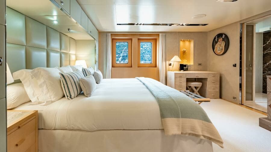 Loon 221' Lower Deck Starboard Aft Guest Stateroom