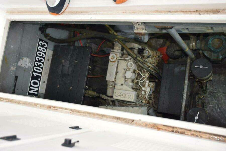 Northern Lights Generator Aft, Center Hatch