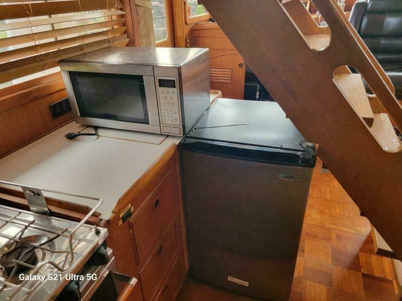 1987 Marine Trader Wide Body