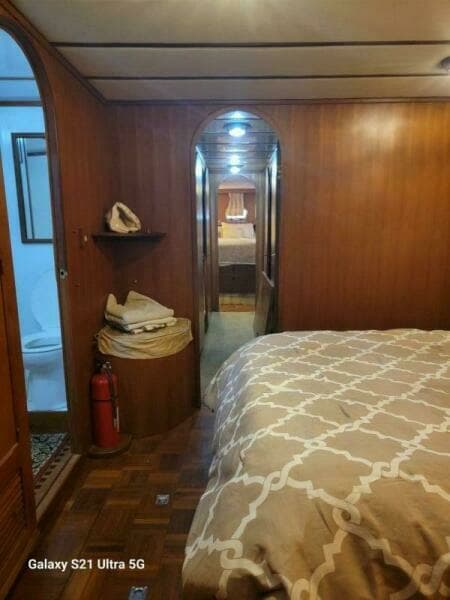 1987 Marine Trader Wide Body