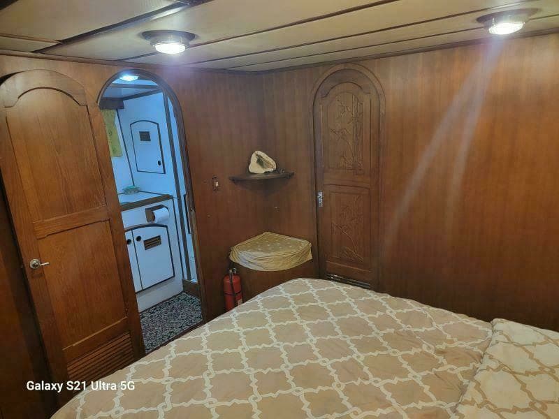 1987 Marine Trader Wide Body