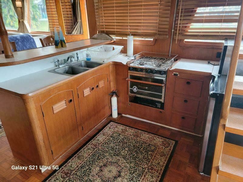 1987 Marine Trader Wide Body