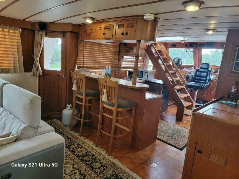 1987 Marine Trader Wide Body