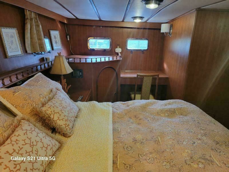 1987 Marine Trader Wide Body