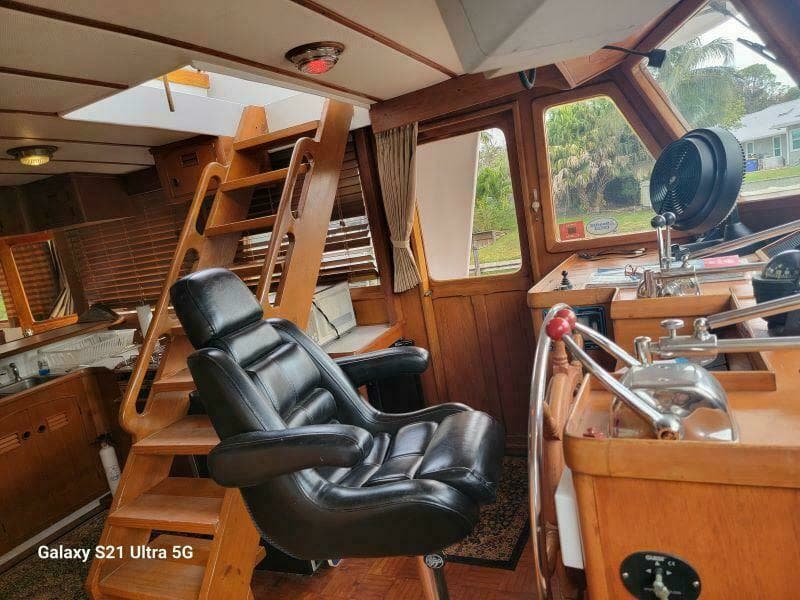 1987 Marine Trader Wide Body