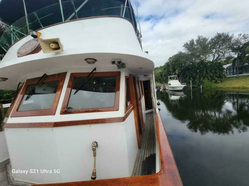 1987 Marine Trader Wide Body