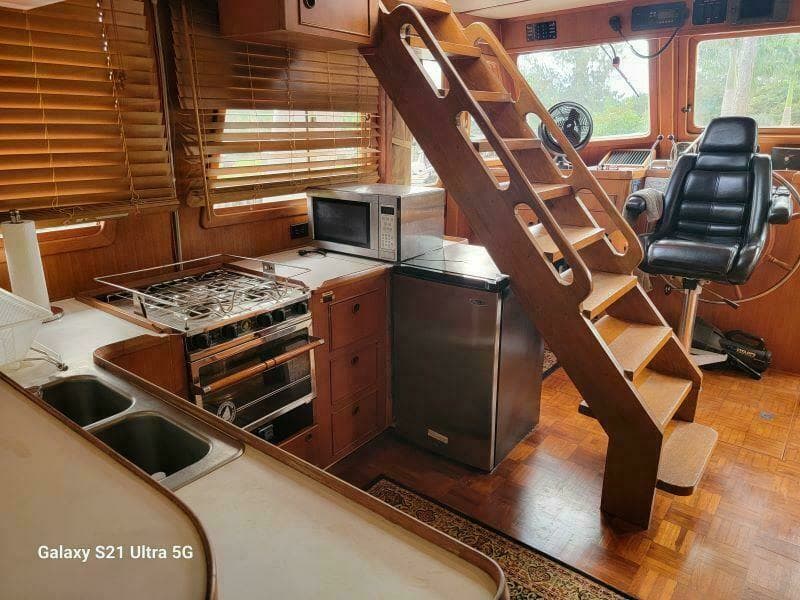 1987 Marine Trader Wide Body