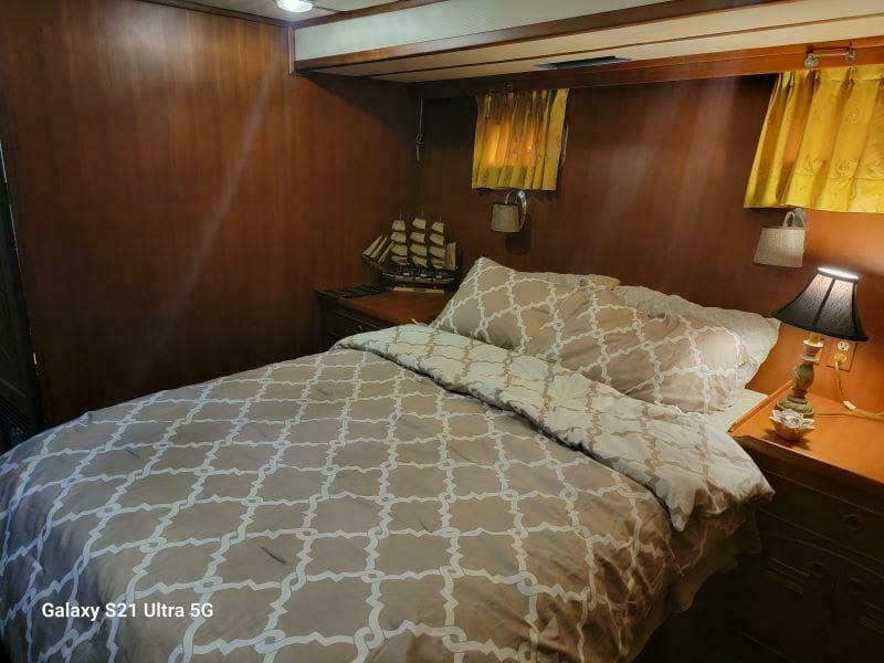 1987 Marine Trader Wide Body