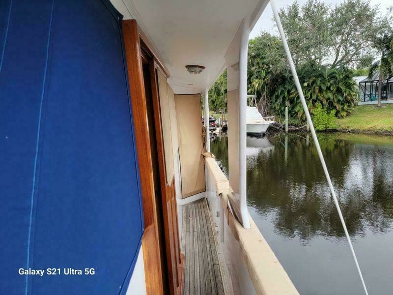 1987 Marine Trader Wide Body