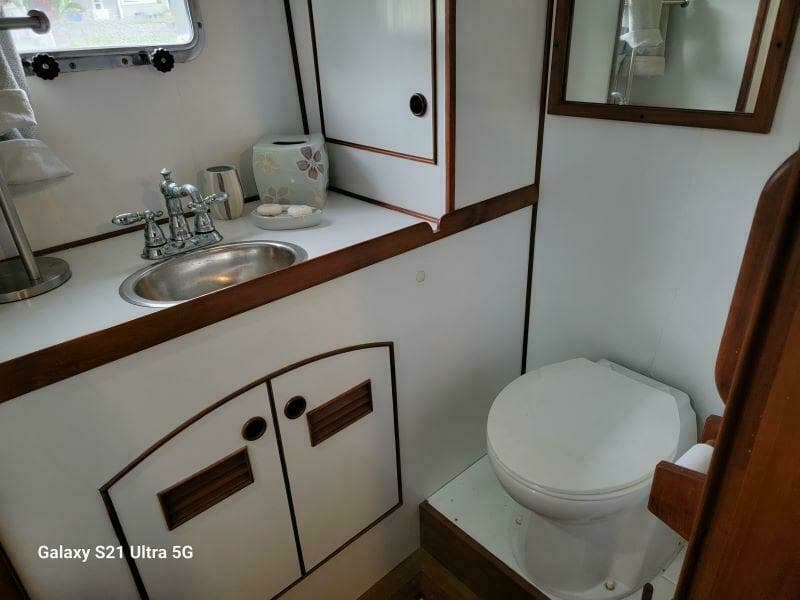 1987 Marine Trader Wide Body