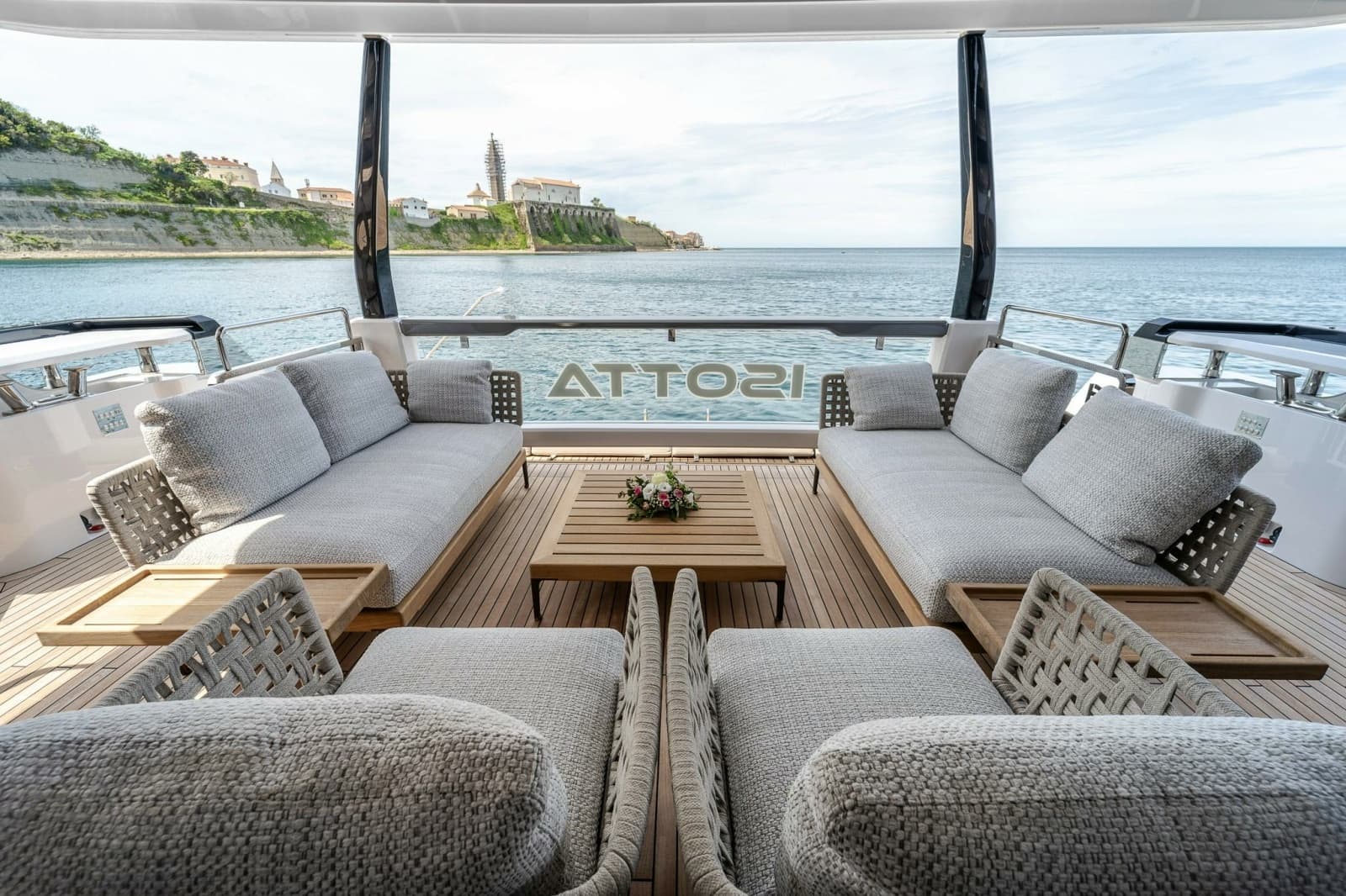 2023 Ferretti Yachts Ferretti 1000