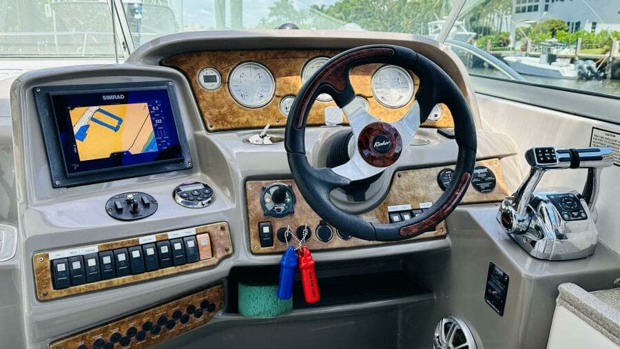 2007 Rinker 350 Express Cruiser