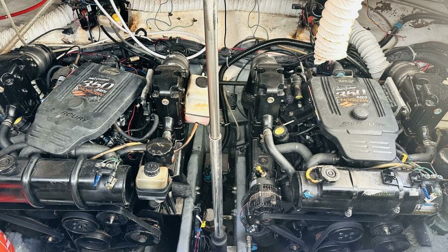 2007 Rinker 350 Express Cruiser