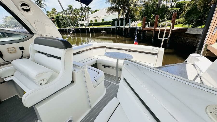 2007 Rinker 350 Express Cruiser