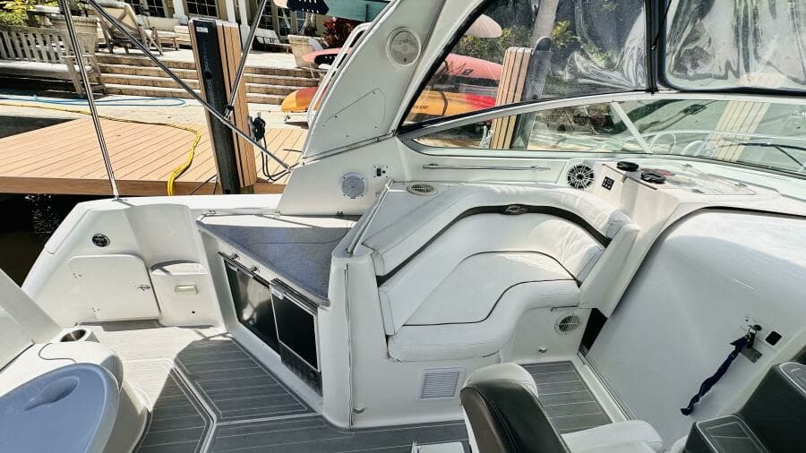 2007 Rinker 350 Express Cruiser