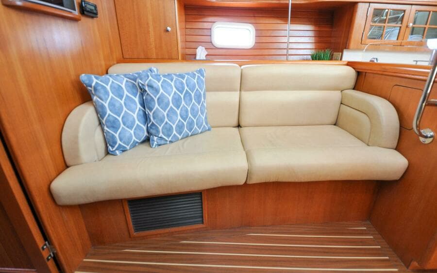 Hunter 45CC   Coralee   Offered For Sale686