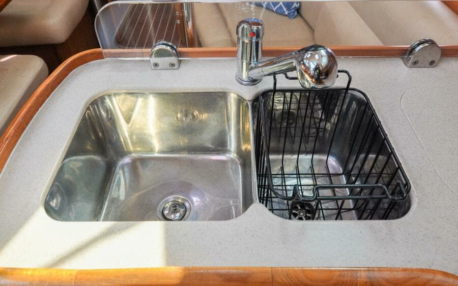 Hunter 45CC   Coralee   Offered For Sale682