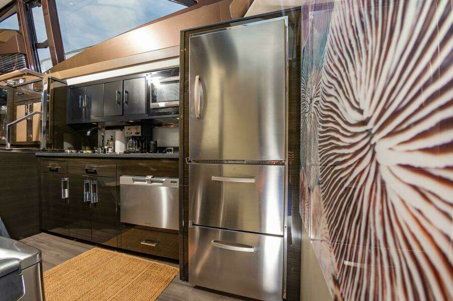 2013 Marquis 63 Sport Yacht