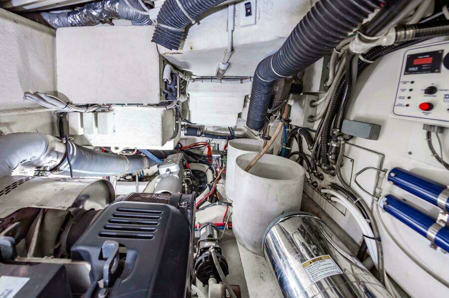 2013 Marquis 63 Sport Yacht