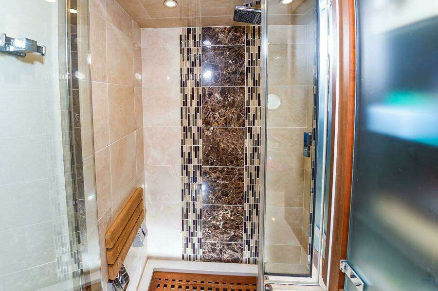 2013 Marquis 63 Sport Yacht