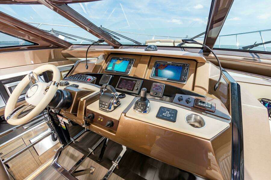 2013 Marquis 63 Sport Yacht