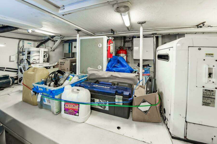 2013 Marquis 63 Sport Yacht