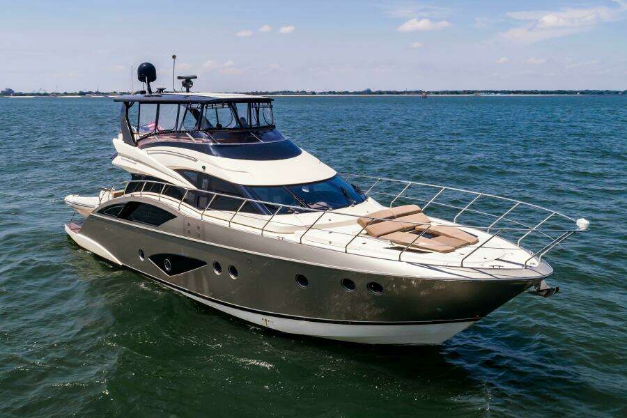 2013 Marquis 63 Sport Yacht