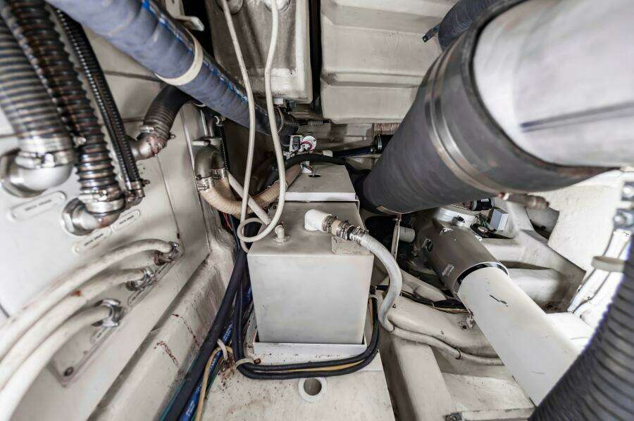 2013 Marquis 63 Sport Yacht