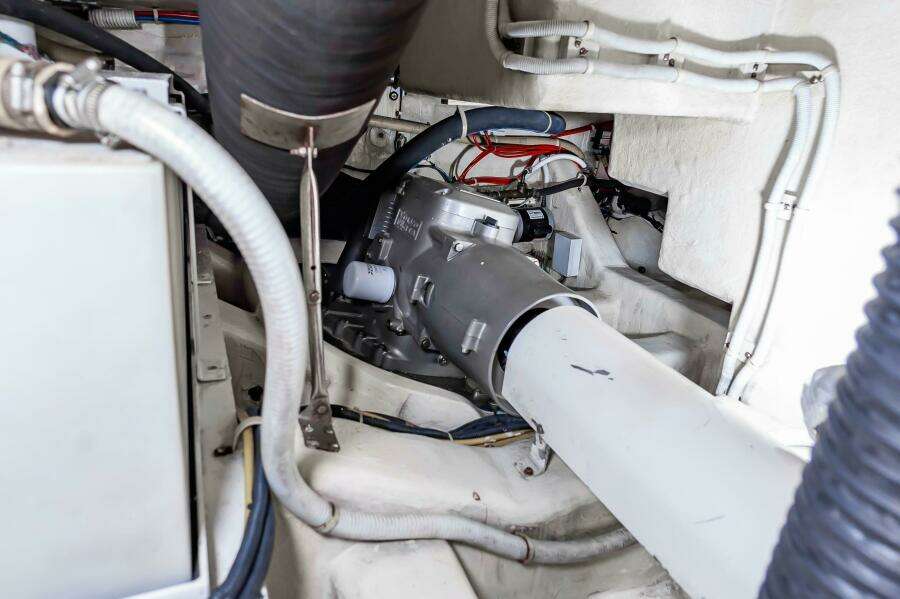 2013 Marquis 63 Sport Yacht