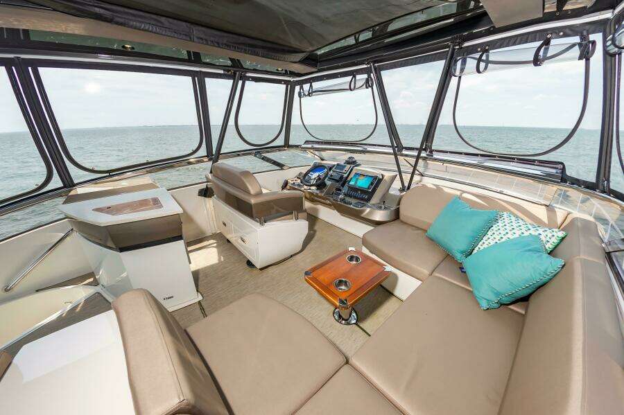 2013 Marquis 63 Sport Yacht
