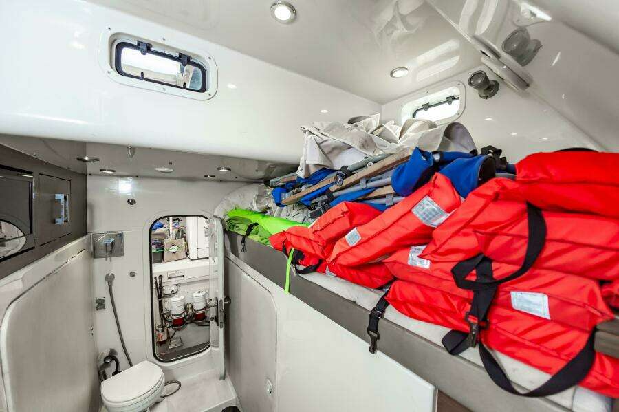 2013 Marquis 63 Sport Yacht