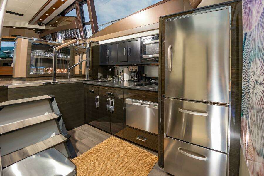 2013 Marquis 63 Sport Yacht