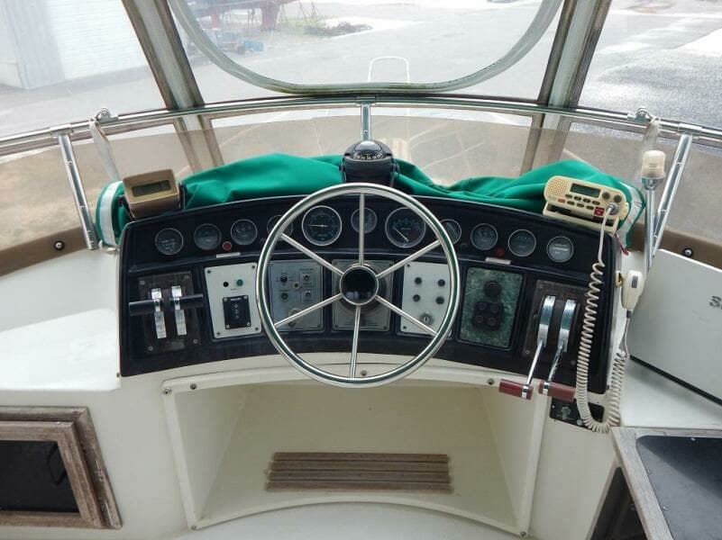 1983 Carver Mariner 2897