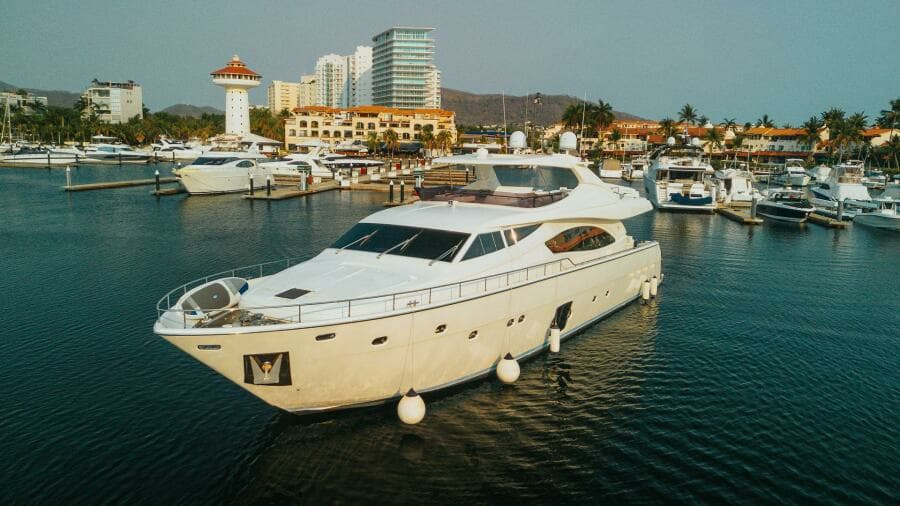 2007 Ferretti Yachts 881