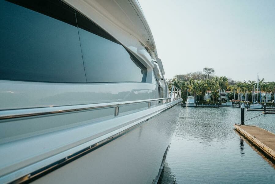 2007 Ferretti Yachts 881