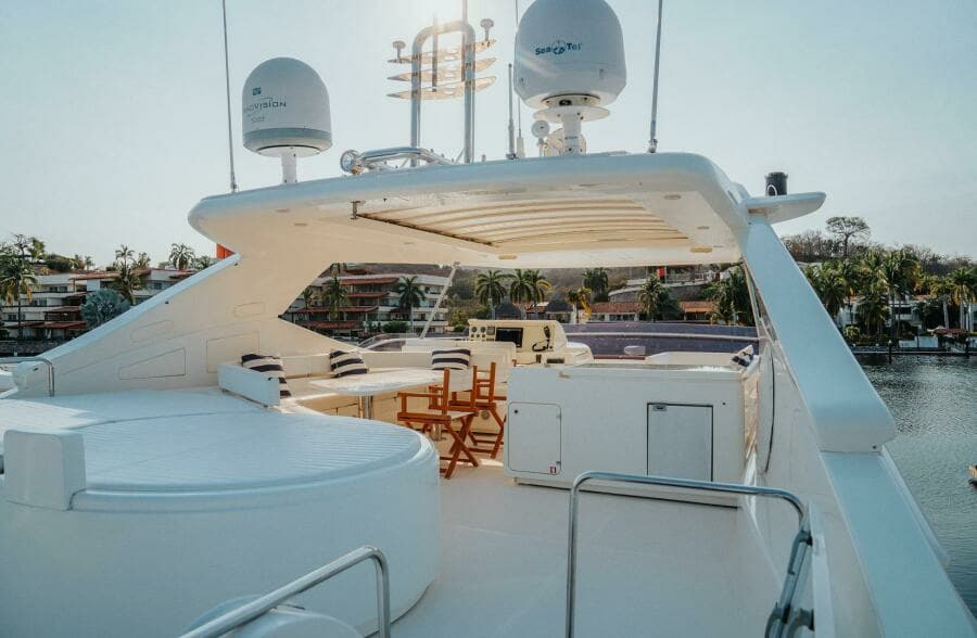 2007 Ferretti Yachts 881