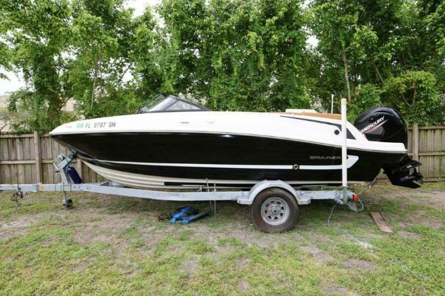 2019 Bayliner VR5 Bowrider OB
