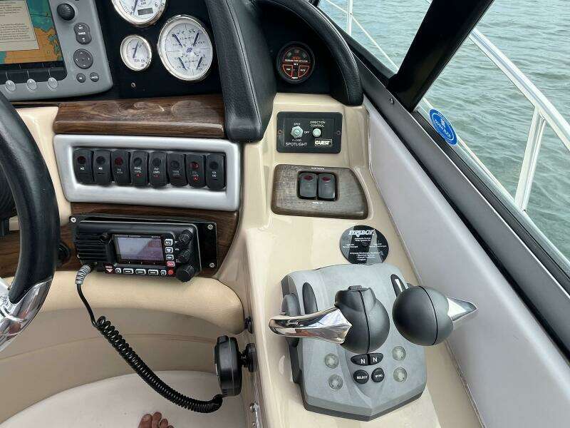 2008 Four Winns V338