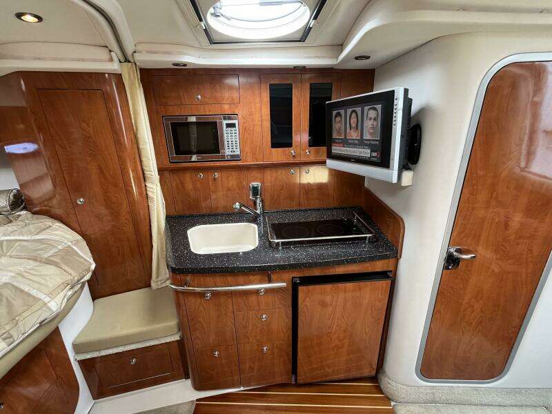 2008 Four Winns V338