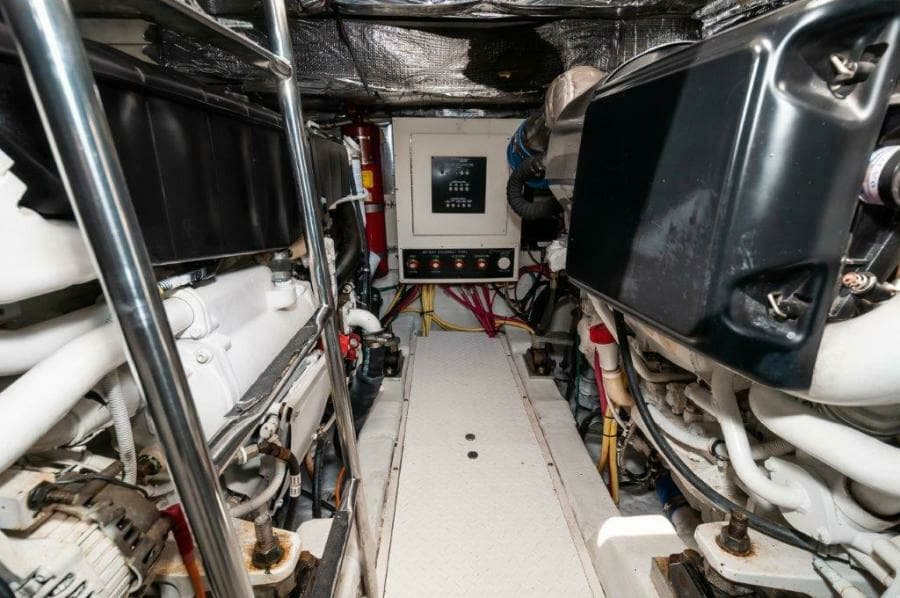  2006 47 Cruisers Engine Room