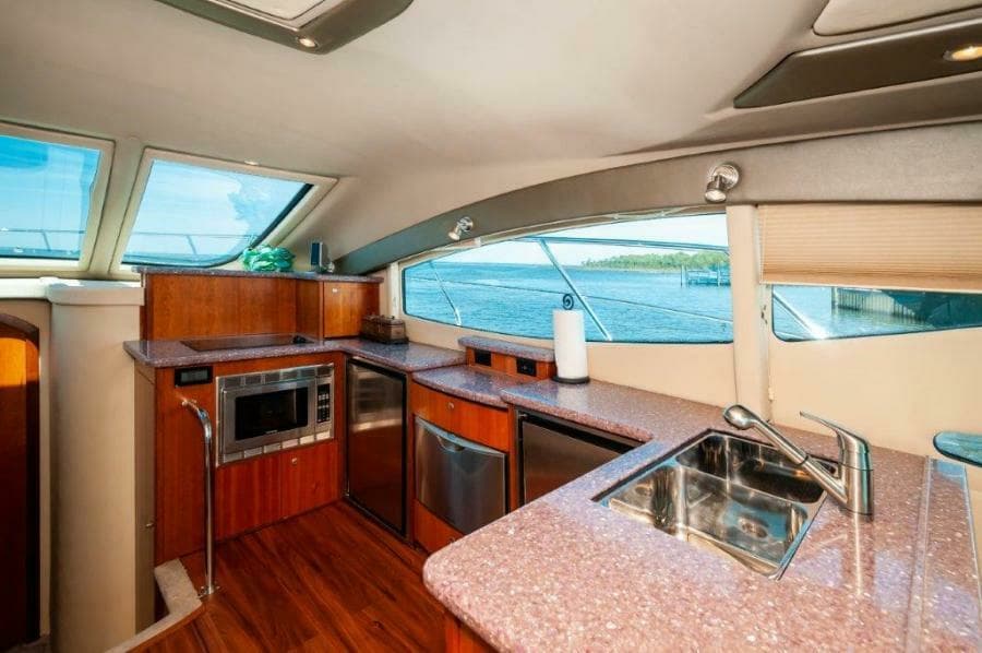  2006 47 Cruisers Galley