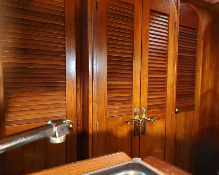 Celing To Floor Storage