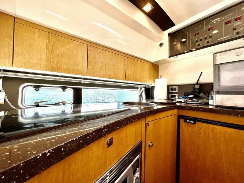 Fairline 38 - Naomi - Galley