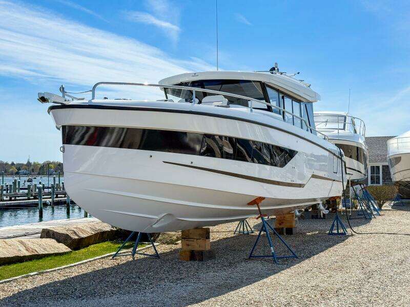 2025 Wellcraft 38 Explorer