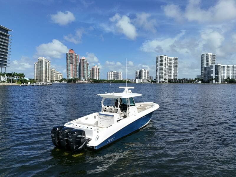 2017 Boston Whaler 350 Outrage