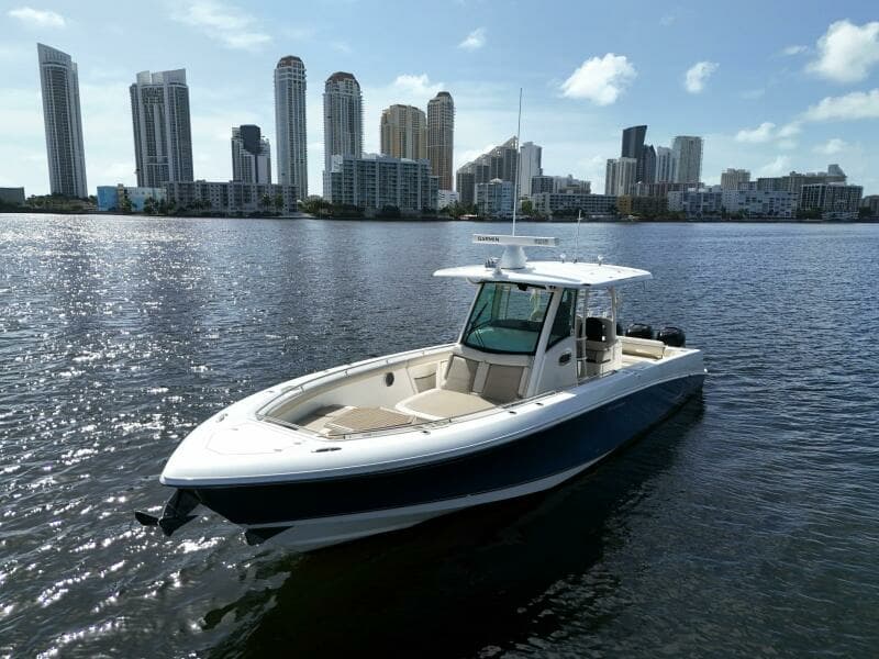 2017 Boston Whaler 350 Outrage