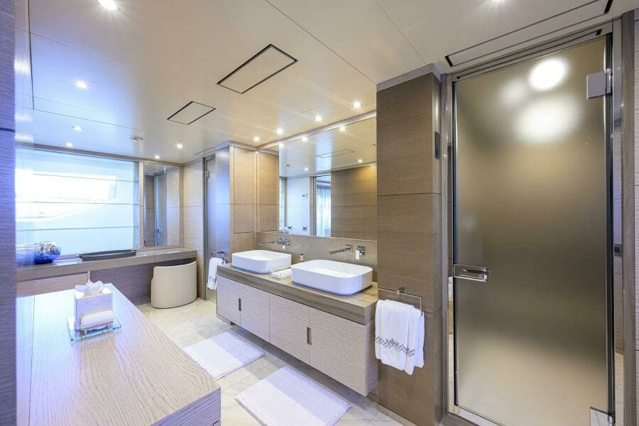 Benetti 132 - Cofina - Interior Head