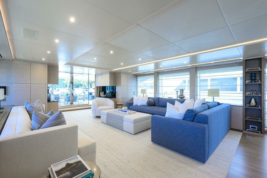 Benetti 132 - Cofina - Interior Salon
