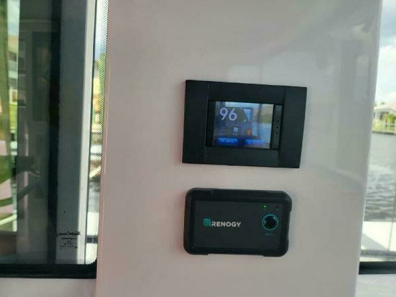 2024 Axopar 37 XC CROSS CABIN