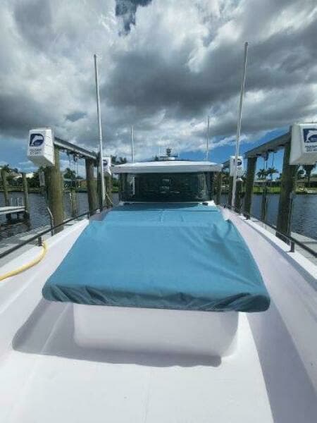 2024 Axopar 37 XC CROSS CABIN